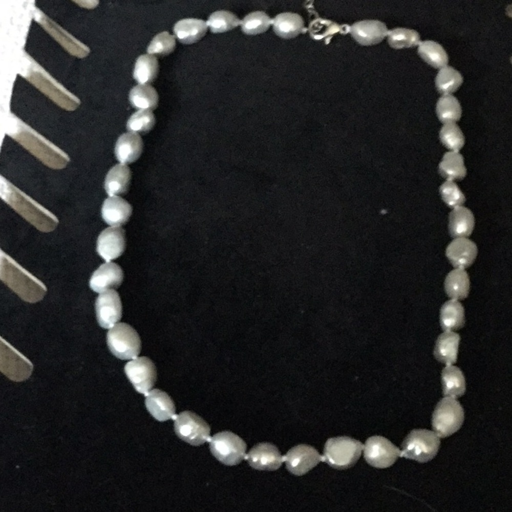 Freshwater grey pearl necklace
